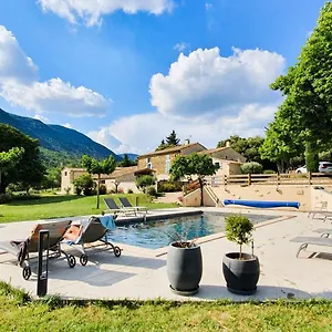 https://mas-de-la-lance.hotels-rhonealpes.com