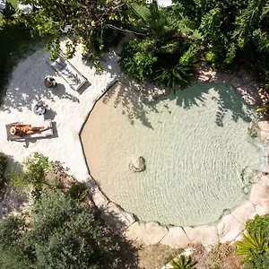 https://lou-calen.fr-provencehotel.com